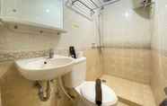 Toilet Kamar 4 Executive Spacious Private Studio Room at Majesty Apartment Bandung By Travelio