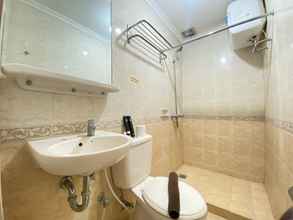 Toilet Kamar 4 Executive Spacious Private Studio Room at Majesty Apartment Bandung By Travelio