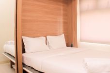 卧室 Comfort 2BR Apartment at Green Pramuka By Travelio
