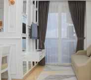Ruang untuk Umum 3 Comfy and Modern 2BR at Menteng Park Apartment By Travelio