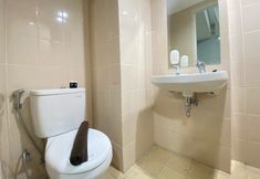 In-room Bathroom 4 1BR Cozy Apartment Parahyangan Residence Bandung By Travelio