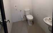 Toilet Kamar 4 Zanur Bandara Hotel by Kazeem