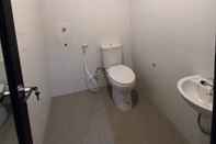 Toilet Kamar Zanur Bandara Hotel by Kazeem