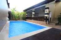 สระว่ายน้ำ Bukit Suites Villa 3