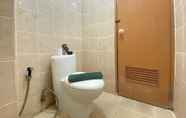 In-room Bathroom 4 Affordable Room Studio Pool View Pinewood Jatinangor Apartment By Travelio