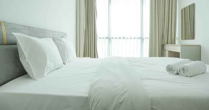 Kamar Tidur Elegant and Nice 2BR Apartment Veranda Residence at Puri By Travelio