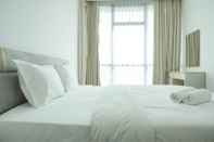 Kamar Tidur Elegant and Nice 2BR Apartment Veranda Residence at Puri By Travelio