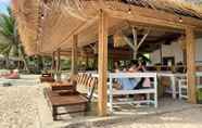 Lobi 4 Crystal White Sand Resort