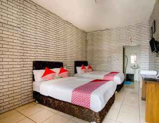 Bedroom 2 OYO 91338 Apartment Bekasi Town Square