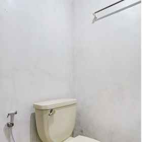 Bathroom 1 OYO 91238 Sky In Homestay Syariah, 마디운 호텔