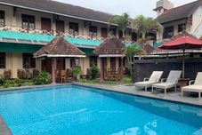 スイミングプール Prambanan Guesthouse
