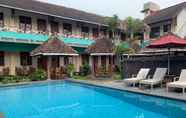 Kolam Renang 2 Prambanan Guesthouse