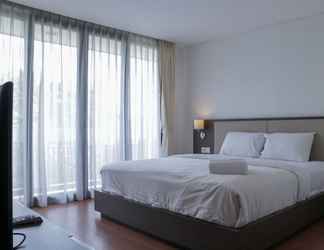 Kamar Tidur 2 Modern 3BR at Simprug Park Residences By Travelio Premium