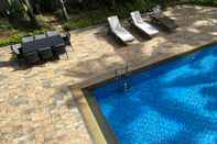 Swimming Pool Modern 3BR at Simprug Park Residences By Travelio Premium