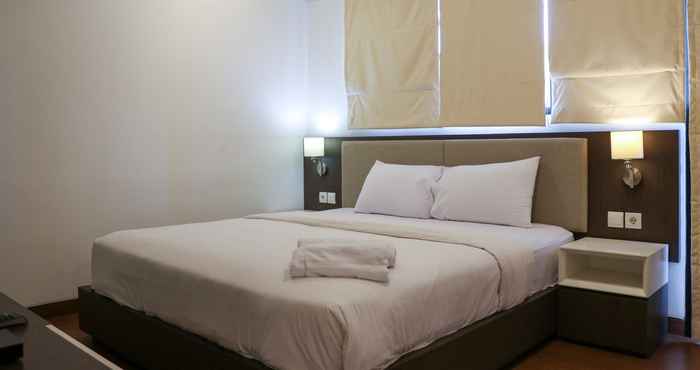 ห้องนอน Comfort 2BR at Simprug Park Residences By Travelio Premium