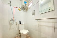 In-room Bathroom Spacious and Cozy 2BR at Suites @Metro Apartment By Travelio