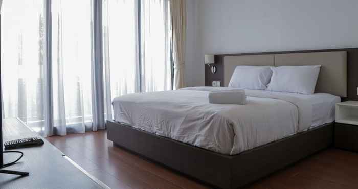 Bilik Tidur Comfort 3BR at Simprug Park Residences By Travelio Premium