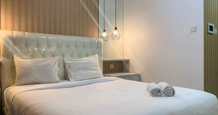 Kamar Tidur Cozy and Well Appointed Studio at West Vista Apartment By Travelio