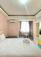 BEDROOM Cozy Studio at Apartment Emerald Towers By Travelio