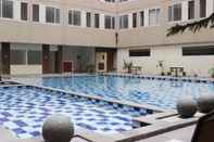 Swimming Pool Cozy Studio at Apartment Emerald Towers By Travelio