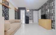 พื้นที่สาธารณะ 4 Comfort and Great Location 3BR at Bassura City Apartment By Travelio