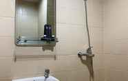 Toilet Kamar 4 Tranquil Living Studio Apartment at Belmont Residence Puri By Travelio