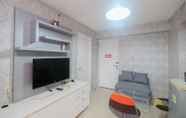Bilik Tidur 3 Restful and Strategic 2BR at Bassura City Apartment By Travelio