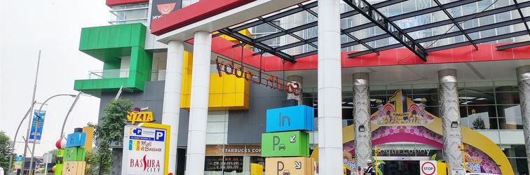 Lobby Restful and Strategic 2BR at Bassura City Apartment By Travelio