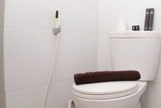 客房浴室 Simply and Cozy Studio at Grand Sentraland Karawang Apartment By Travelio