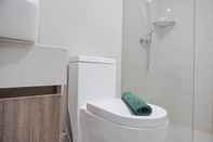 In-room Bathroom New and Nice 1BR with Office Room at Daan Mogot City Apartment By Travelio