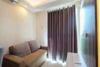 Ruang Umum Comfy and Modern 1BR Apartment at Woodland Park Residence By Travelio