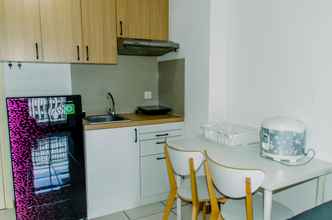 Kamar Tidur 4 Nice and Fancy 2BR Apartment at M-Town Residence By Travelio