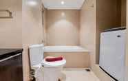 In-room Bathroom 6 Spacious and Tidy 2BR at Branz BSD Apartment By Travelio