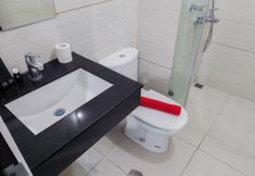 In-room Bathroom 3 High Floor and Comfort Studio at Brooklyn Alam Sutera Apartment By Travelio