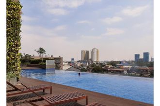 スイミングプール 4 Apartemen Springwood by Royal Room