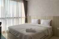 Kamar Tidur Tidy and Cozy Living 2BR Ciputra World 2 Apartment By Travelio Premium