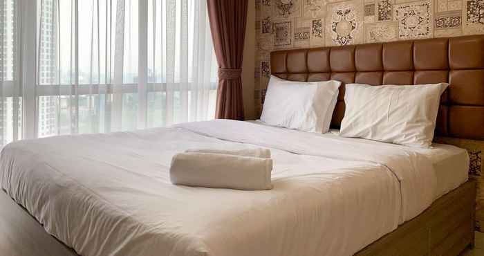 Kamar Tidur Nice and Comfort 2BR at The Mansion Kemayoran Apartment By Travelio