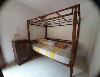 Kamar Tidur 2 TIARA Guest House Bekasi