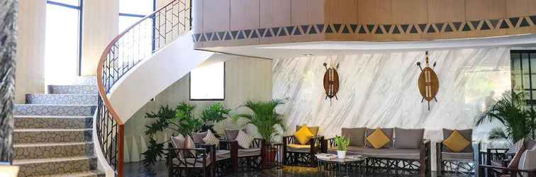 Lobby Safari Hotel and Villas powered by Cocotel