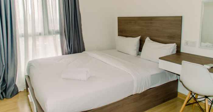 Kamar Tidur Tidy and Elegant 2BR at Sky House BSD Apartment By Travelio