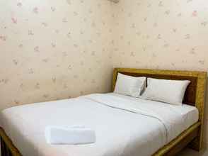 Bilik Tidur 4 Comfort and Tidy 2BR Apartment at Green Pramuka City By Travelio