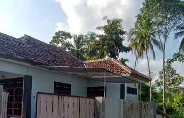 Exterior 2 AGUS HIDDEN HOMESTAY