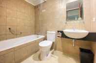 In-room Bathroom Spacious Bohemian 2BR Apartment at Marbella Suites Dago Pakar Bandung By Travelio