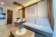 Common Space Cozy Well and Deluxe Furnished 2BR at Gateway Pasteur Apartment By Travelio