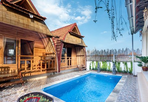 Swimming Pool Ulun si Joglo by Supala