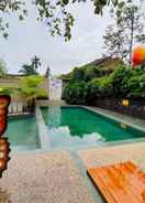 SWIMMING_POOL Andung Andung Villa & Resto