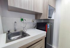 Bedroom 4 Comfort and Warm 1BR at Amartha View Apartment By Travelio