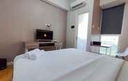 Phòng ngủ 2 Comfort and Warm 1BR at Amartha View Apartment By Travelio