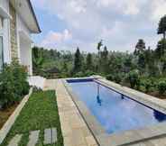 Swimming Pool 5 Dapur Blessing Villa