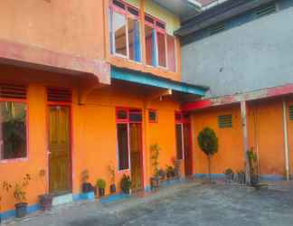 Bên ngoài 2 Villa Homestay Wisata 1